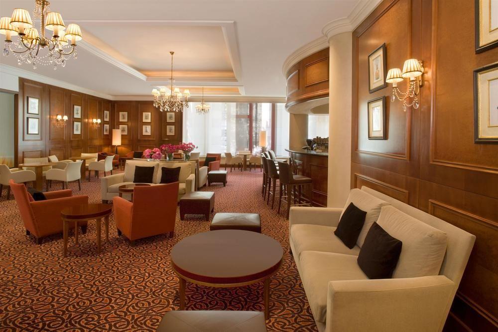 Sheraton Grand Варшава Екстериор снимка The Club Lounge at the InterContinental London