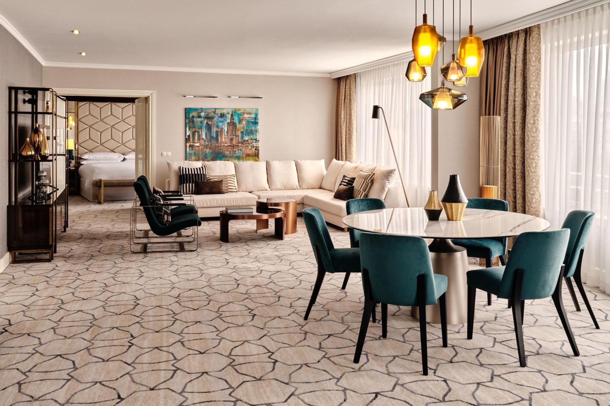 Sheraton Grand Варшава Екстериор снимка A suite at the InterContinental London The O2