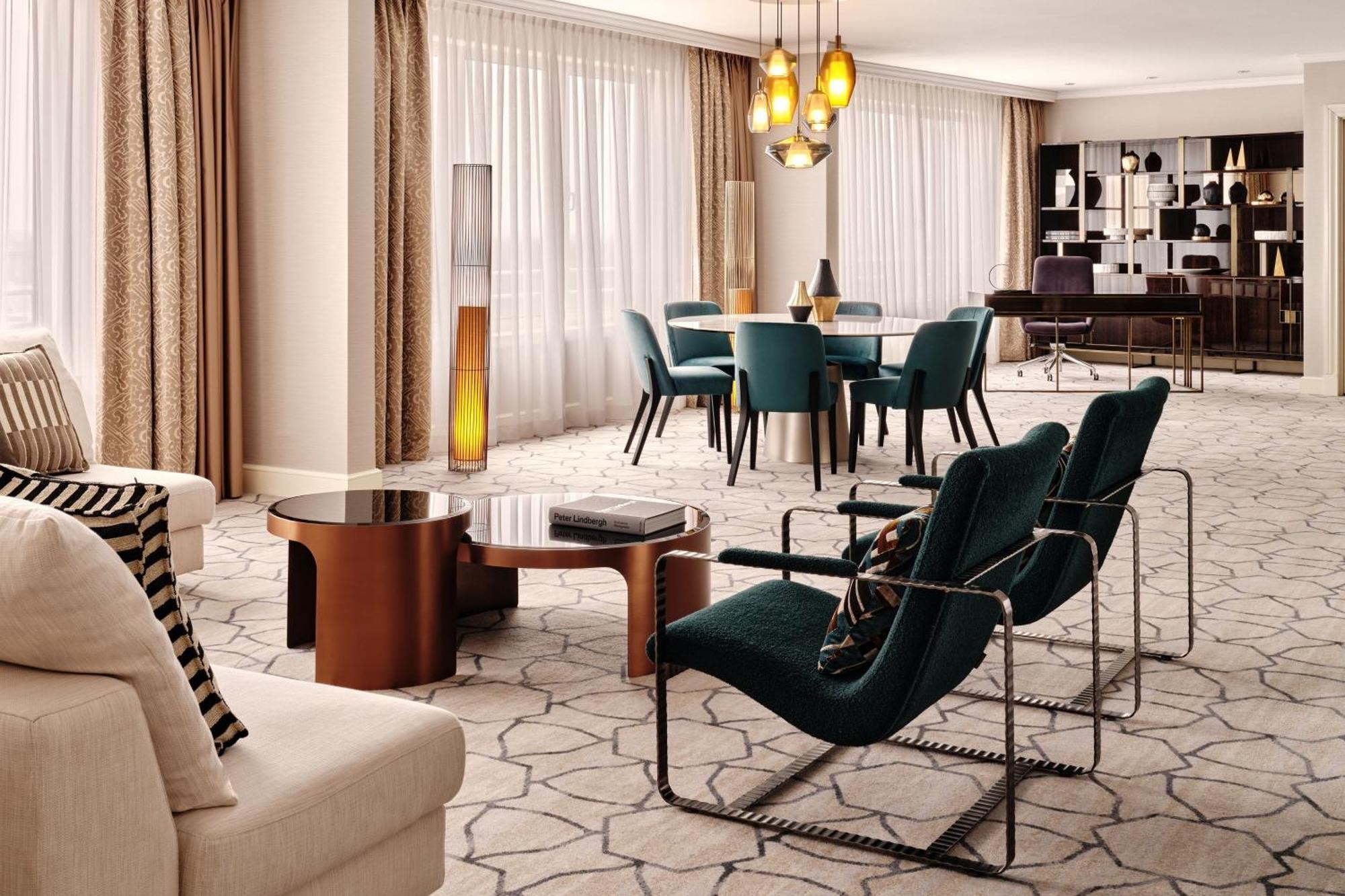 Sheraton Grand Варшава Екстериор снимка The interior of a suite at the InterContinental London The O2