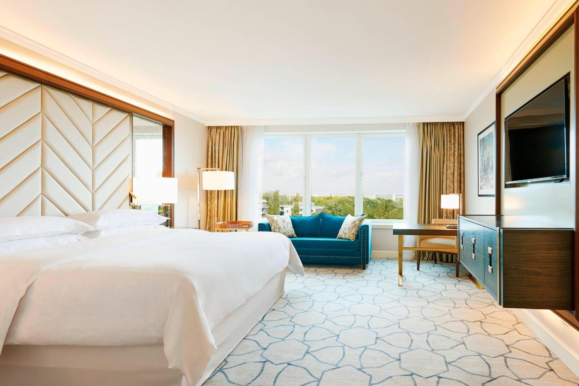 Sheraton Grand Варшава Екстериор снимка Deluxe Room