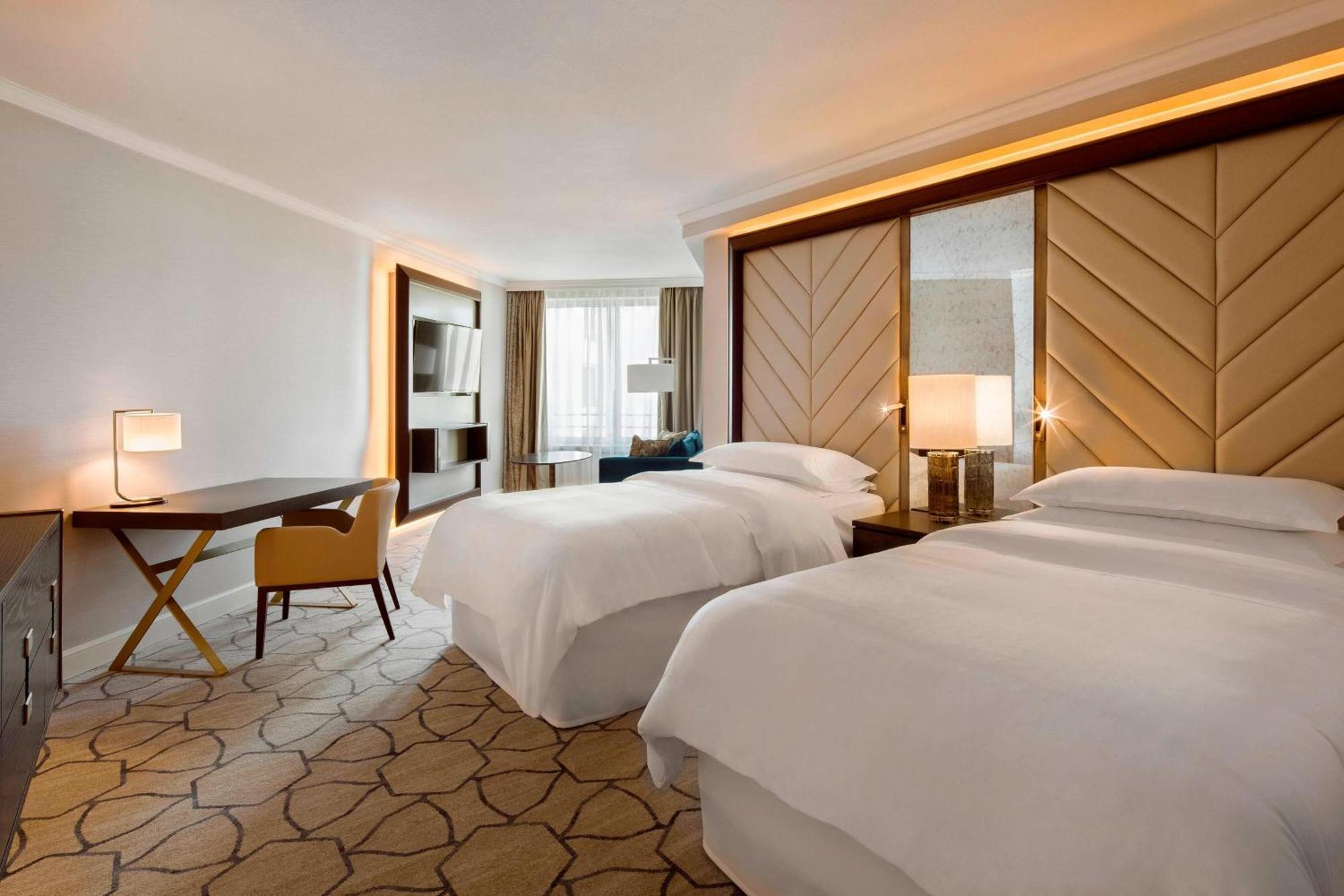 Sheraton Grand Варшава Екстериор снимка Deluxe room