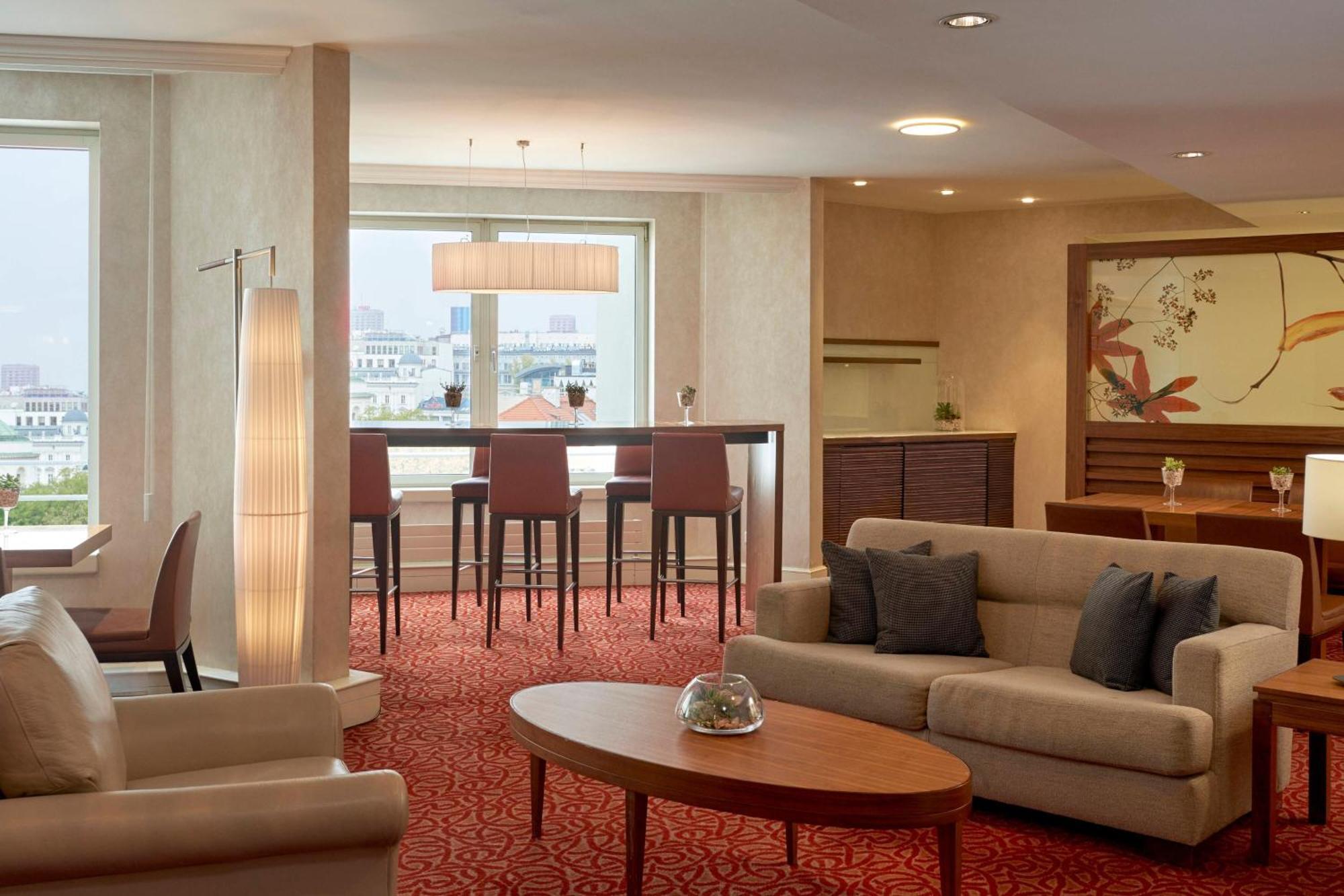 Sheraton Grand Варшава Екстериор снимка Club Lounge at the Westin Palace, Brussels