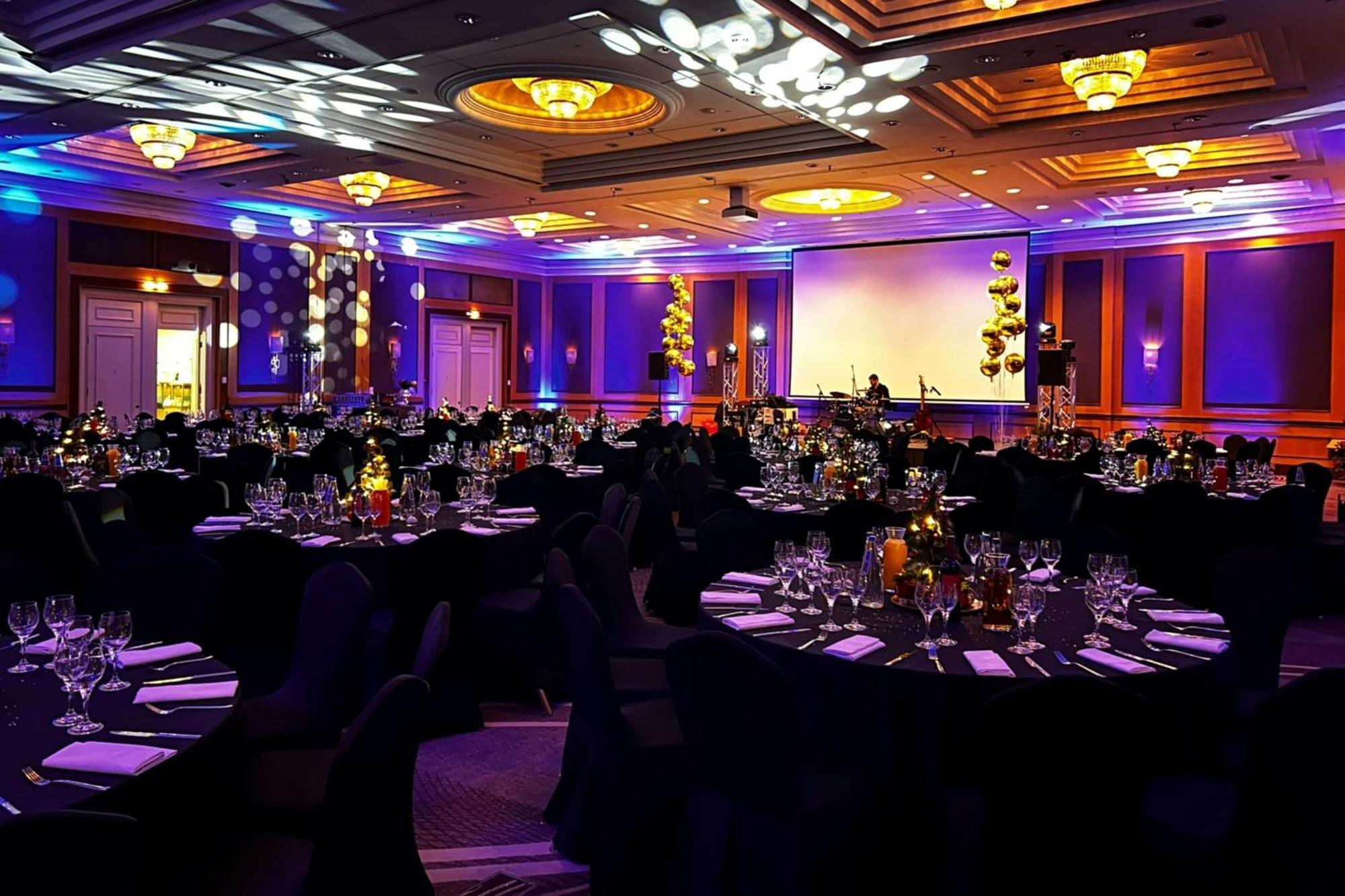 Sheraton Grand Варшава Екстериор снимка