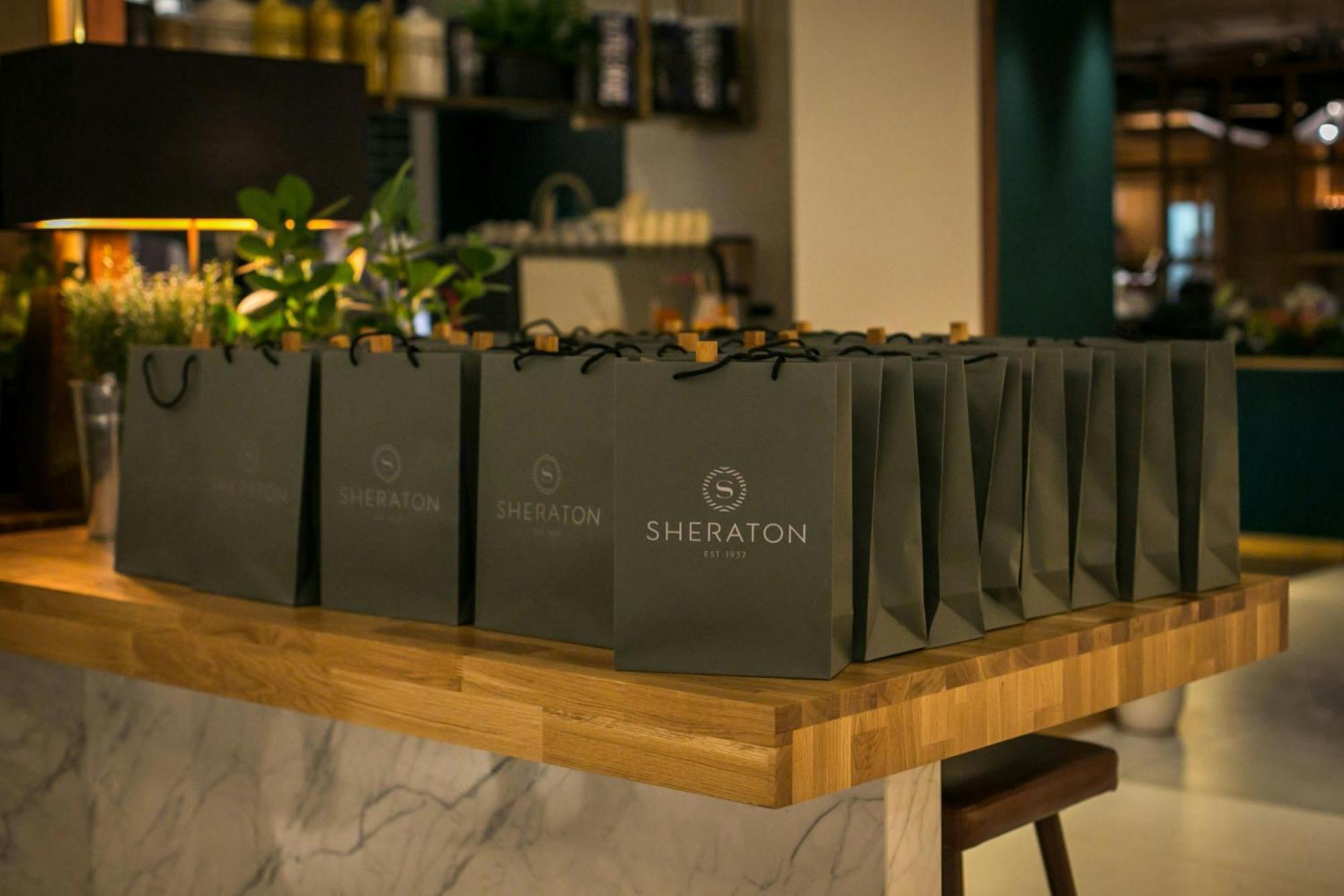 Sheraton Grand Варшава Екстериор снимка